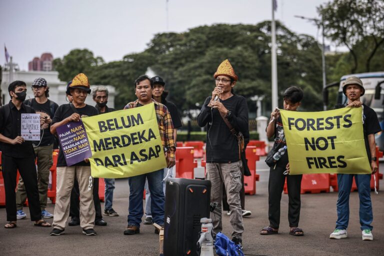 Menyuarakan Perjuangan Merdeka dari Asap dalam Aksi Kamisan