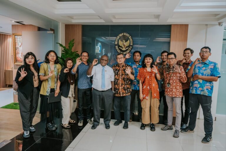 Memperkuat Posisi Warga dalam Gugatan Asap : Dialog dengan Menteri HAM RI